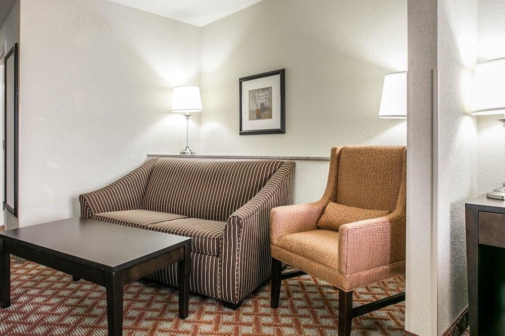 Comfort Suites Columbia Northeast - Fort Jackson Екстер'єр фото