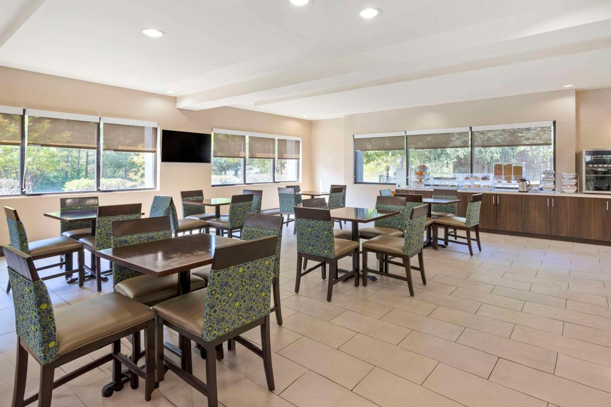 Comfort Suites Columbia Northeast - Fort Jackson Екстер'єр фото
